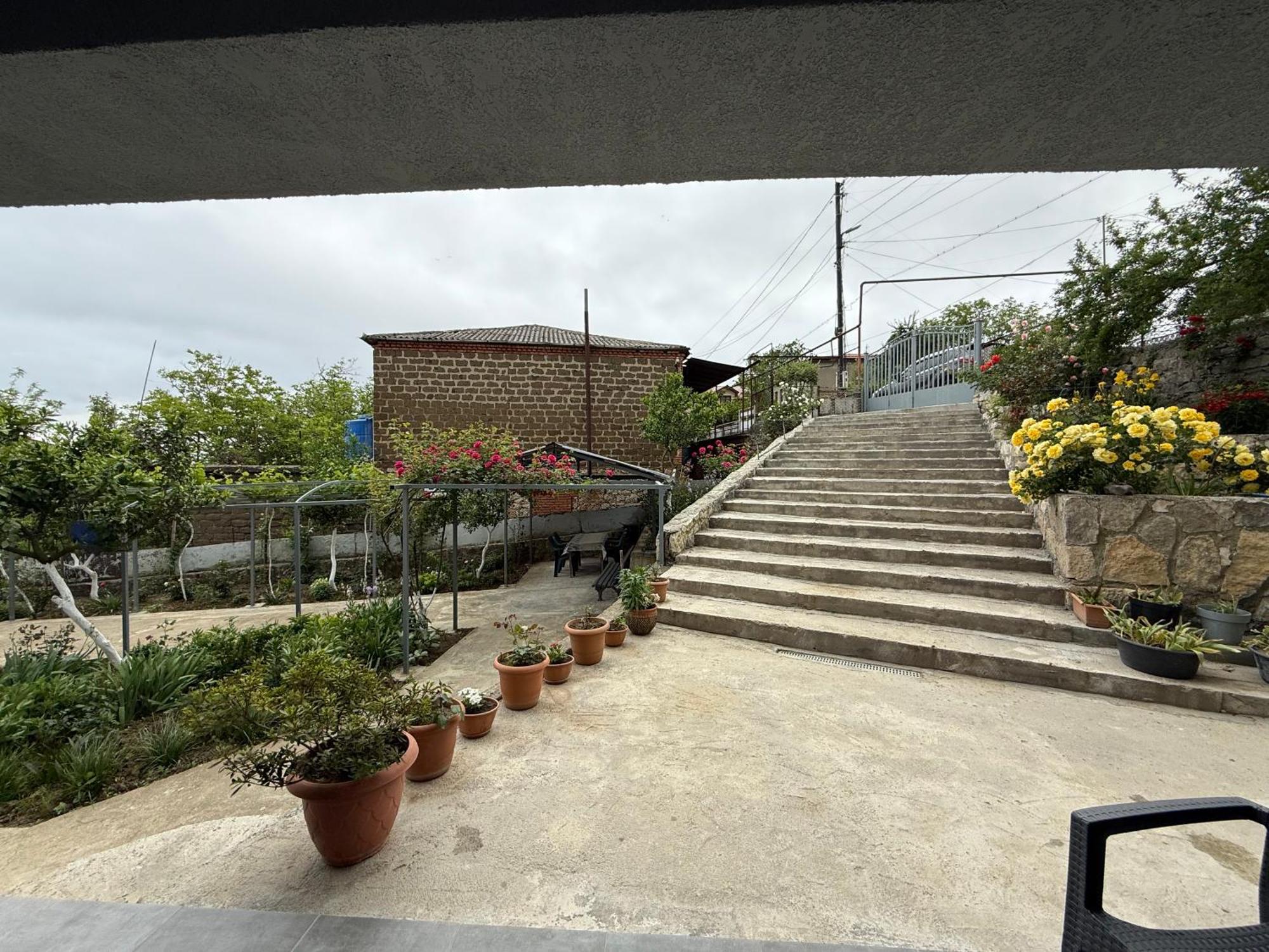 Guest House T&N Kutaisi Exterior foto