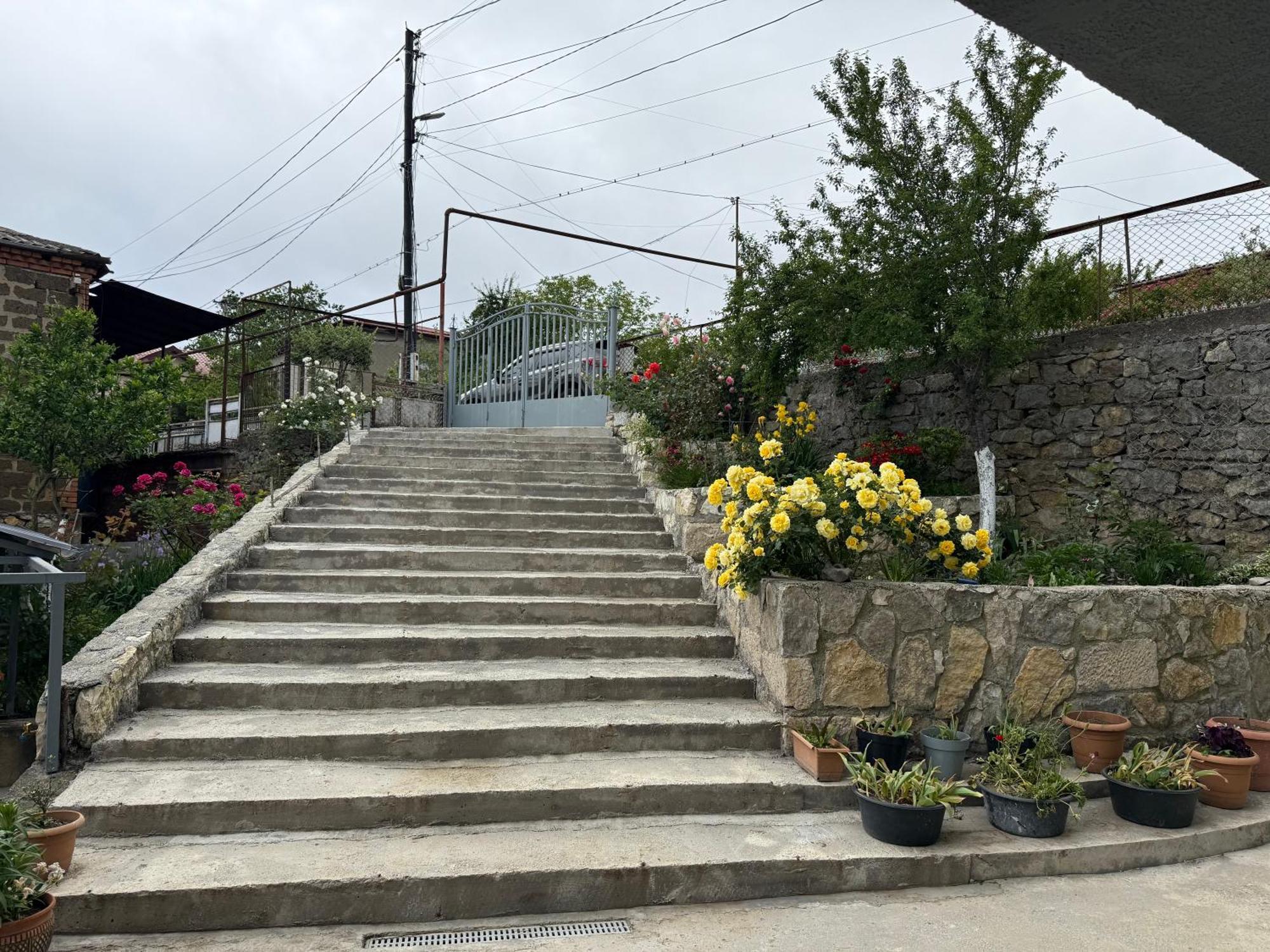 Guest House T&N Kutaisi Exterior foto